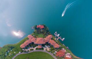 金海湖 榮獲“年度養(yǎng)生抗衰老度假小鎮(zhèn)”稱號(hào)的國(guó)際旅行新地標(biāo)